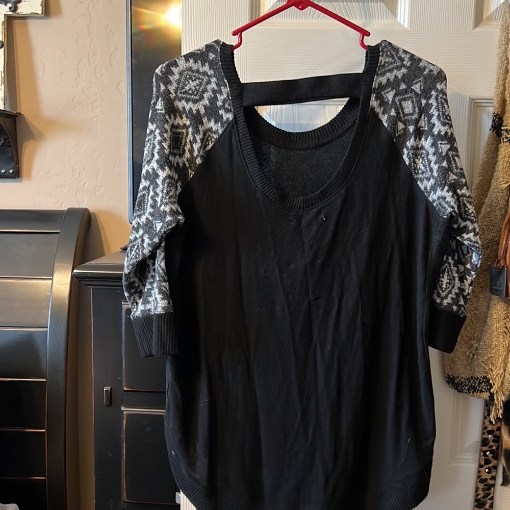 Aztec top - Picture 2 of 3
